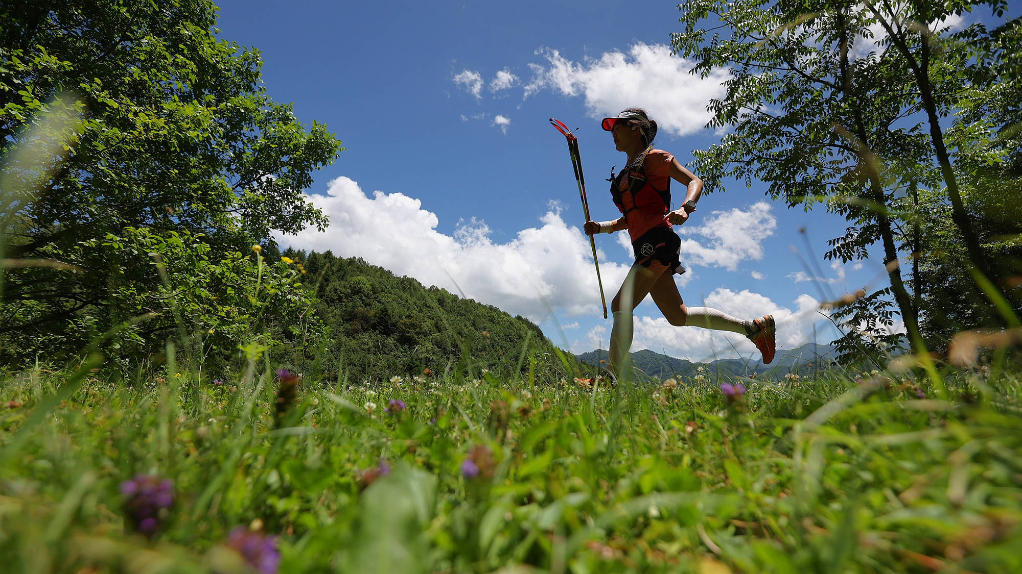 幸福与建业交锋，高山拼夺胜平交加风云激荡的简单介绍