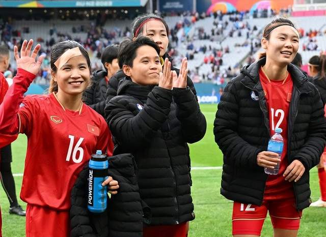 包含泰国女足面对哥斯达黎加，争取女足世界杯八强资格的词条