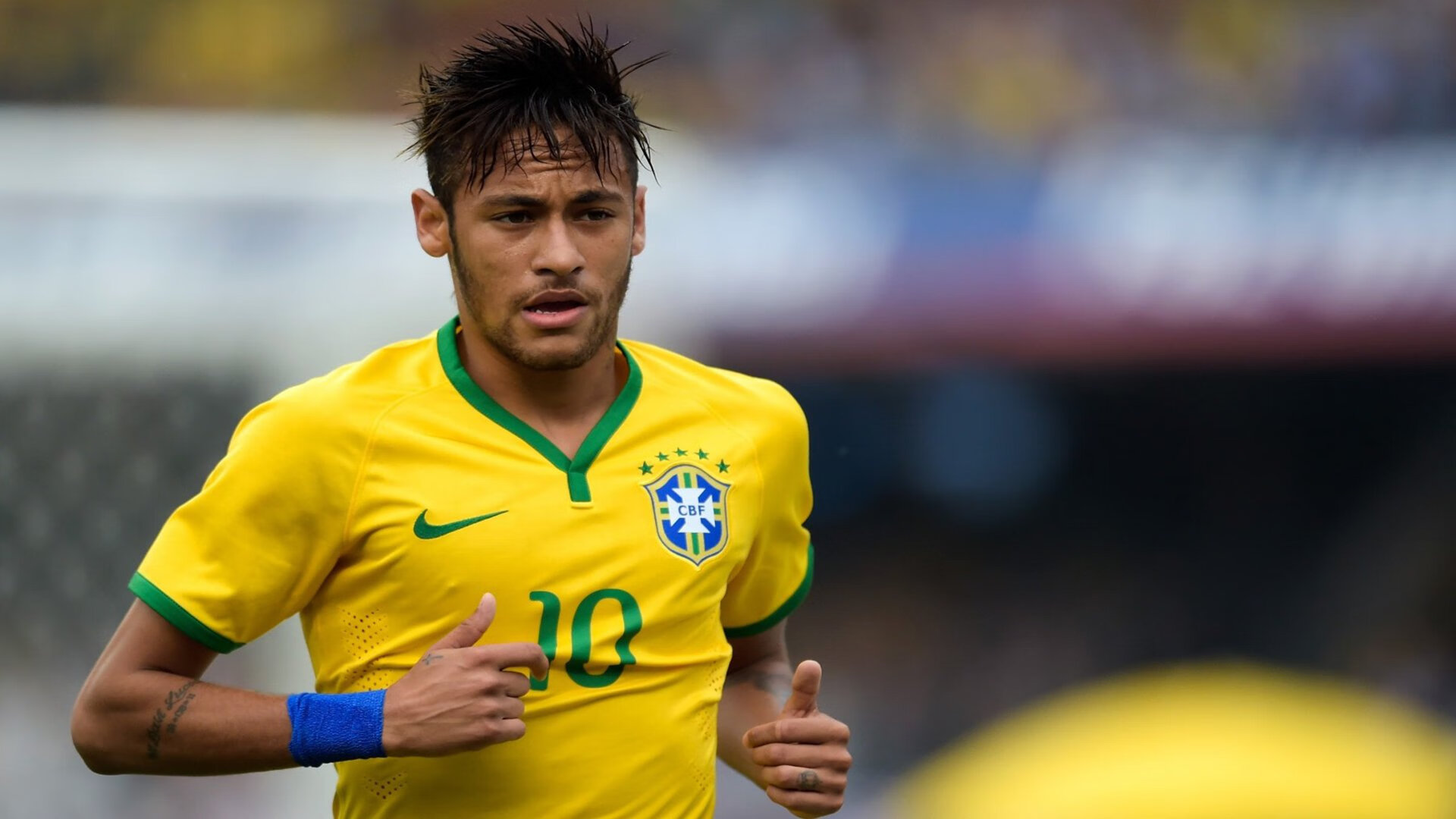 刷新纪录引发热议！，内马尔在拜仁比赛中险胜比赛高潮迭起