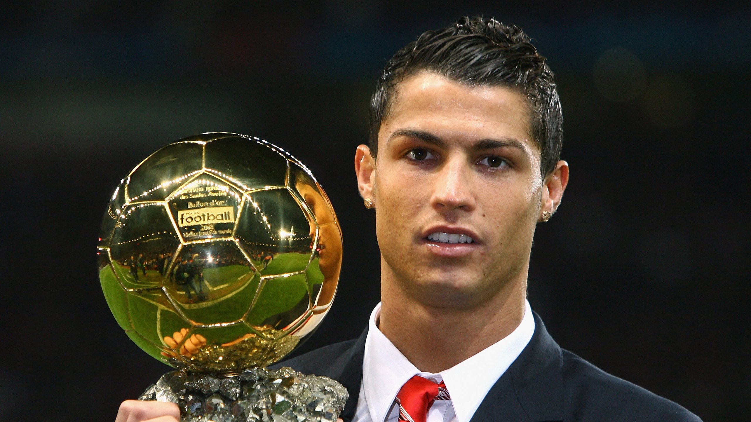 凯恩意外战胜利物浦，领先优势明显引爆全场！引发球迷热议