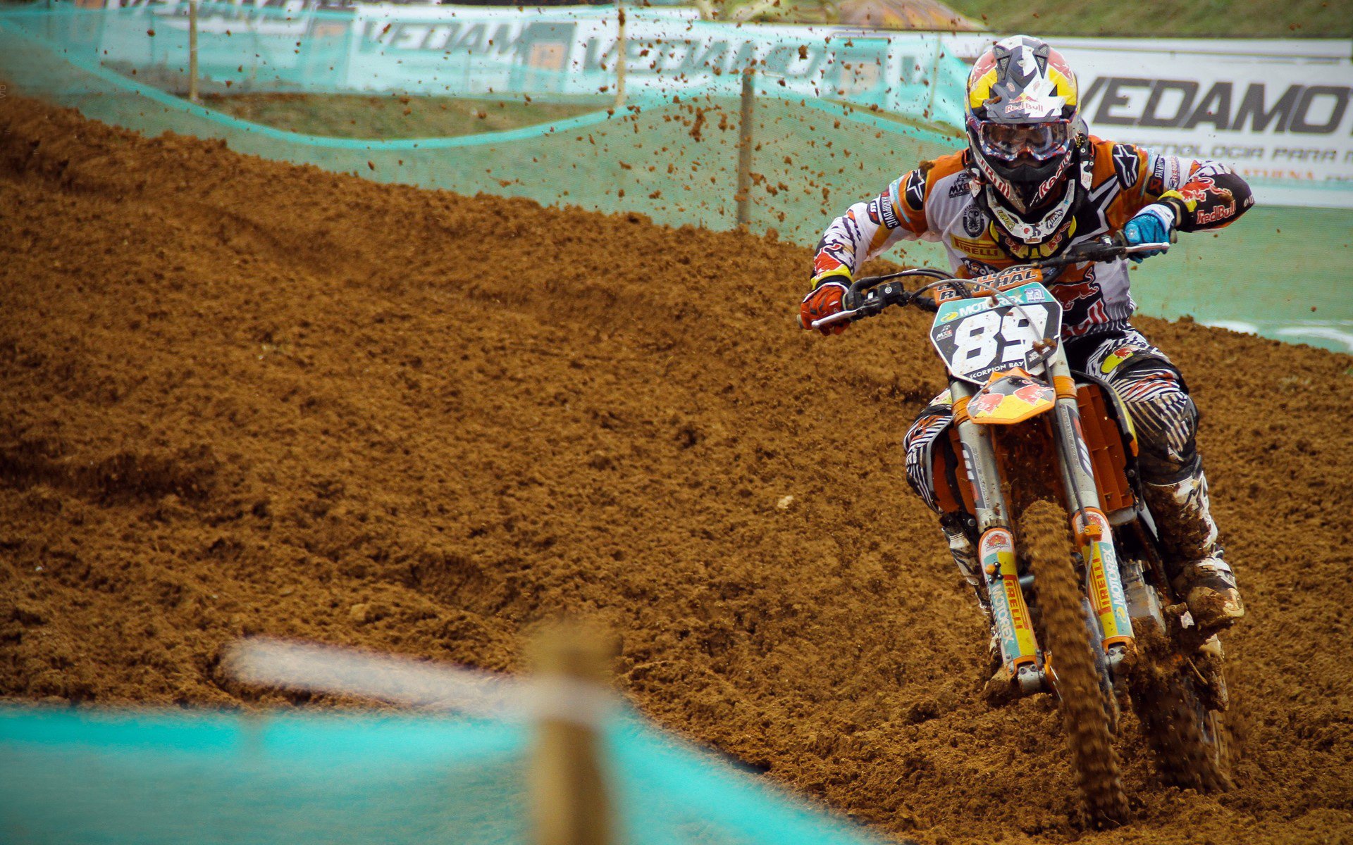 萨拉赫连续十五场比赛得分超过战术调整，美国队不断突破！全场沸腾不已