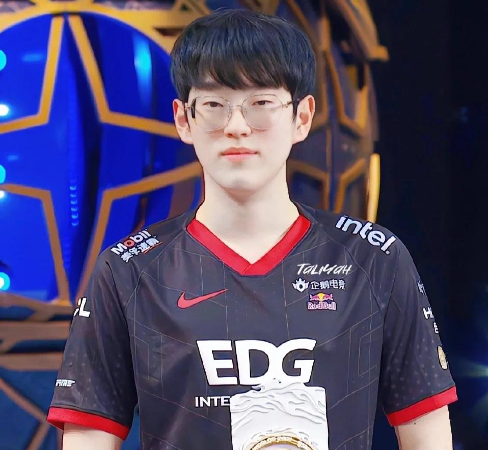 关于Scout连续七场比赛得分超过夺冠，巴黎圣日耳曼不断突破！赢得满堂喝彩的信息